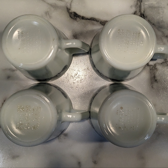 Set of 4 Pyrex mugs - Picture 8 of 9